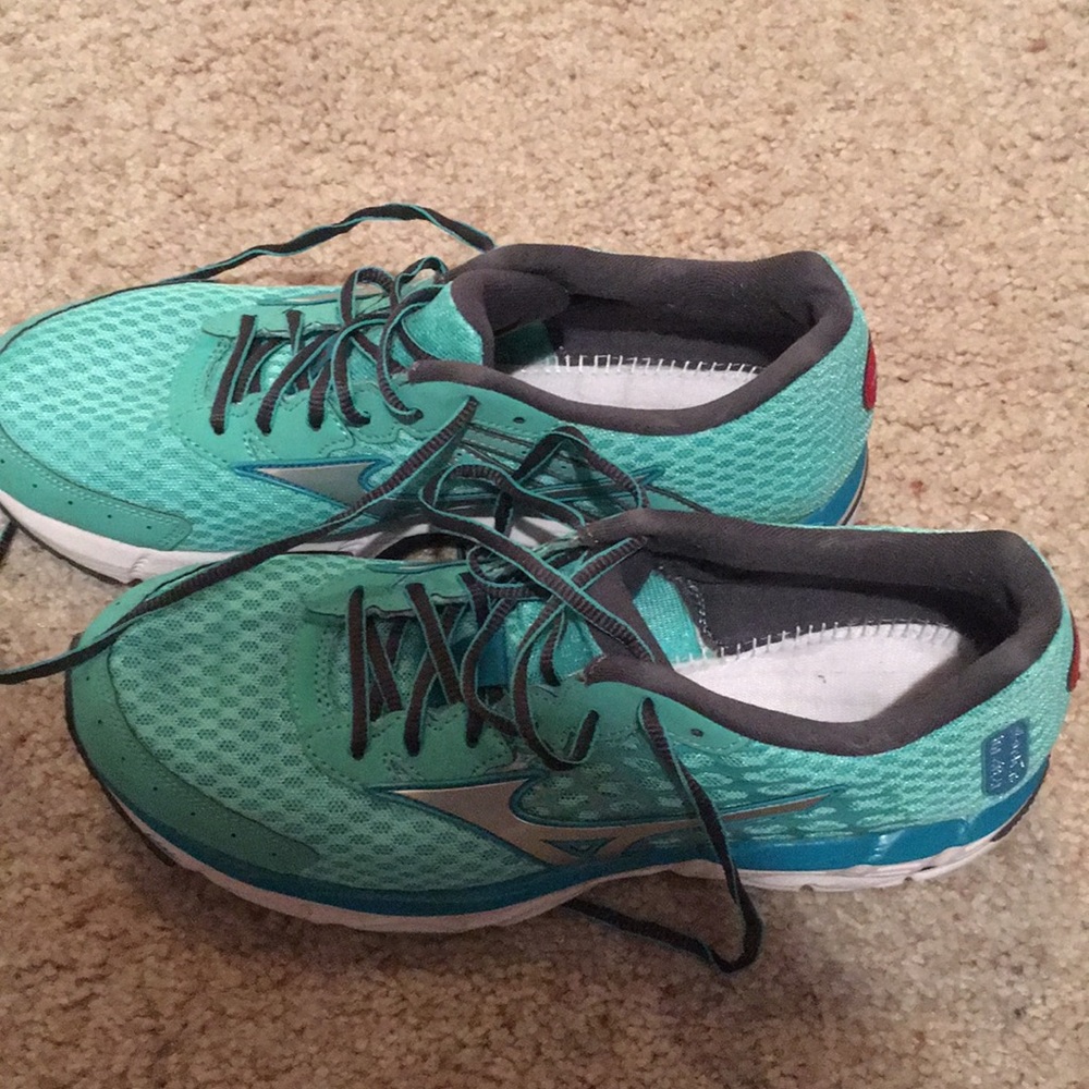 Mizura running sneakers